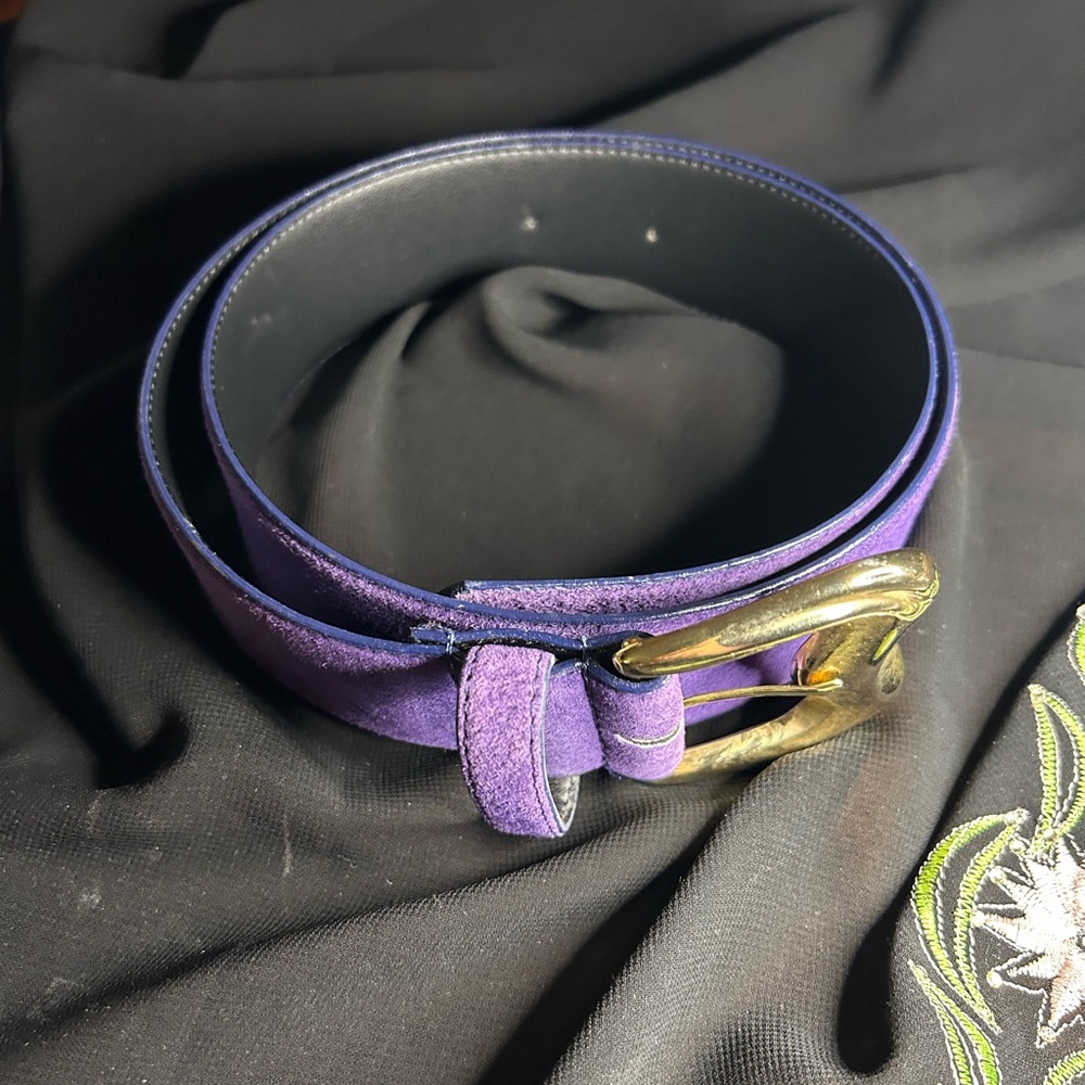VTG 80s Awesome Purple leather belt with large gold buckle. Size L. - Picture 2 of 7